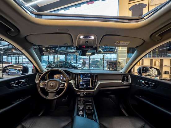 VOLVO-XC60-2.0 T5 GASOLINA MOMENTUM AWD GEARTRONIC VOLVO-XC60-2019
