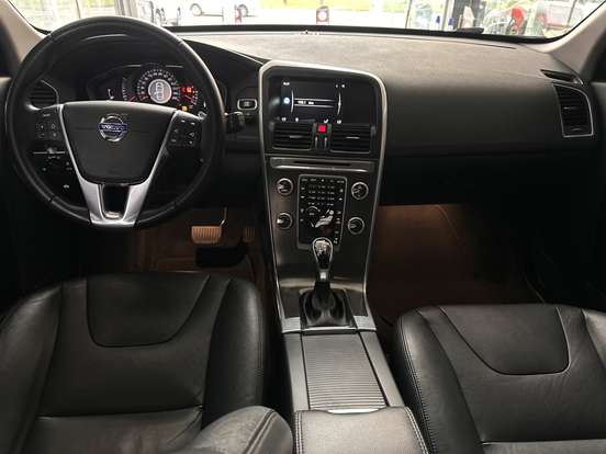 VOLVO-XC60-2015