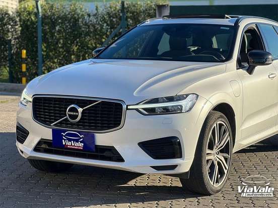 VOLVO-XC60-2020