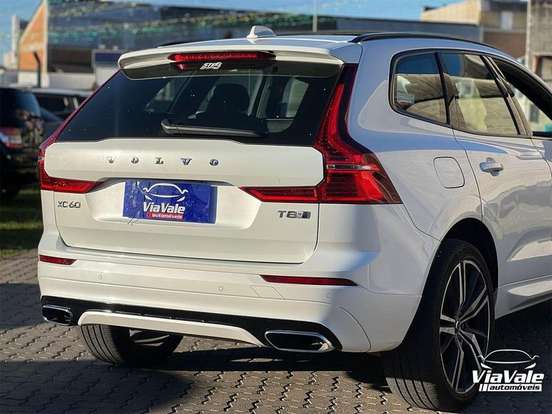 VOLVO-XC60-2020
