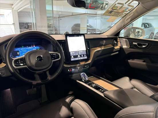 VOLVO-XC60-2025