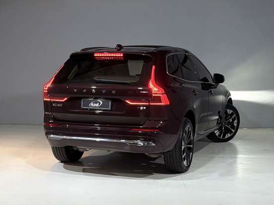 VOLVO-XC60-2025