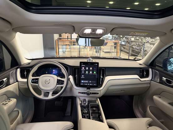 VOLVO-XC60-2025