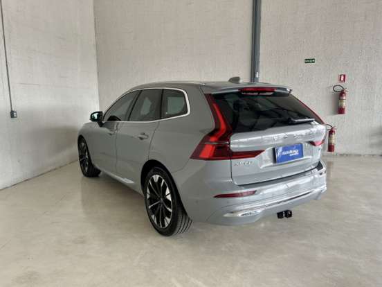VOLVO-XC60-2025