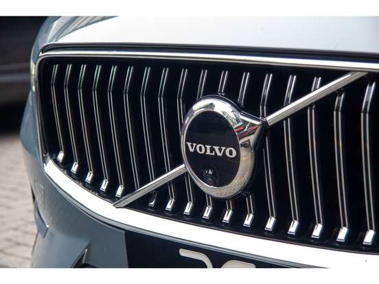 VOLVO-XC60-2021