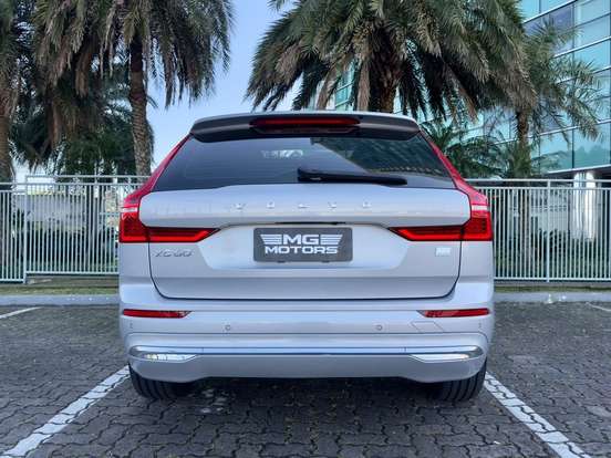 VOLVO-XC60-2022