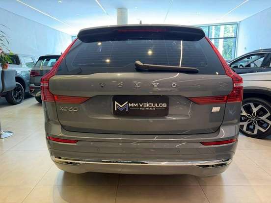 VOLVO-XC60-2022