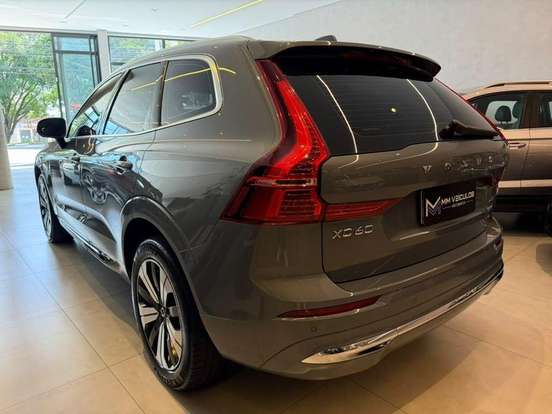 VOLVO-XC60-2022