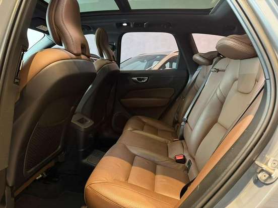 VOLVO-XC60-2022