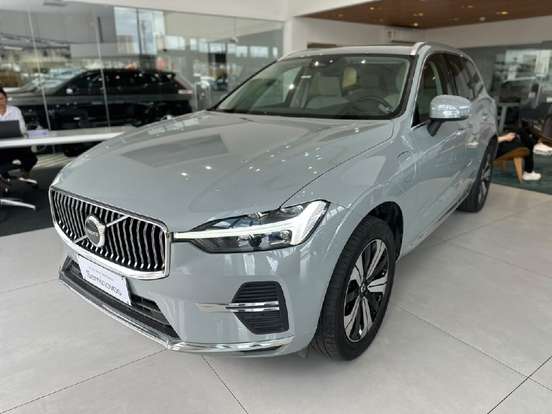 VOLVO-XC60-2024