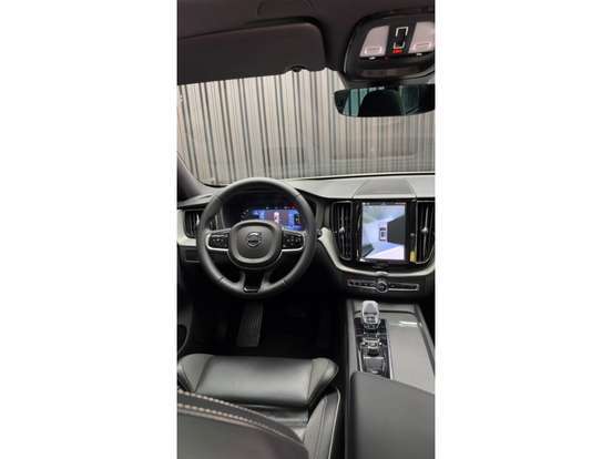 VOLVO-XC60-2023