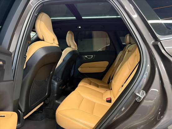 VOLVO-XC60-2024