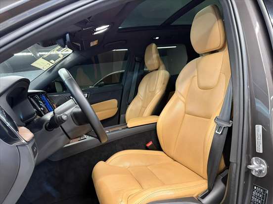 VOLVO-XC60-2024