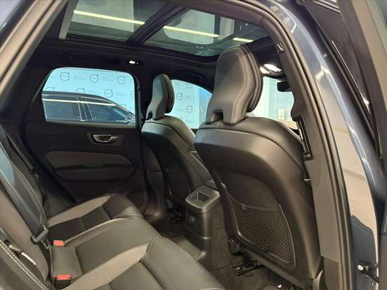 VOLVO-XC60-2023