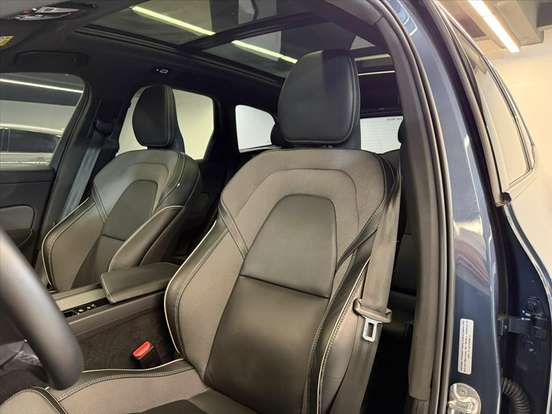 VOLVO-XC60-2023