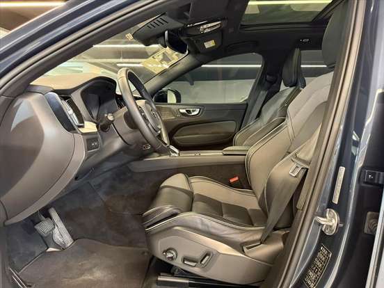 VOLVO-XC60-2023