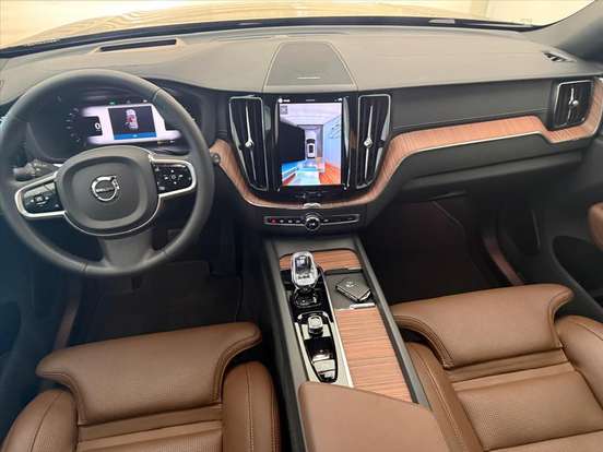 VOLVO-XC60-2024