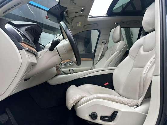 VOLVO-XC90-2022