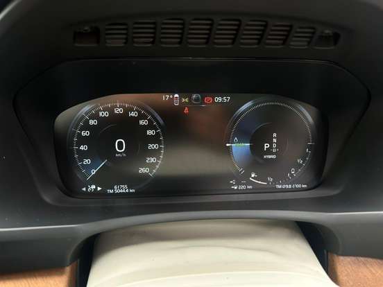 VOLVO-XC90-2022