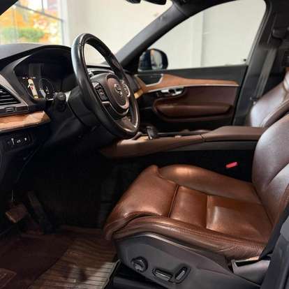 VOLVO-XC90-2020