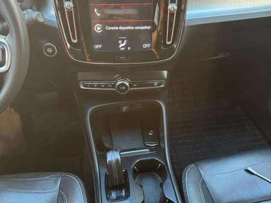 VOLVO-XC40-2.0 T5 GASOLINA MOMENTUM AWD GEARTRONIC VOLVO-XC40-2020