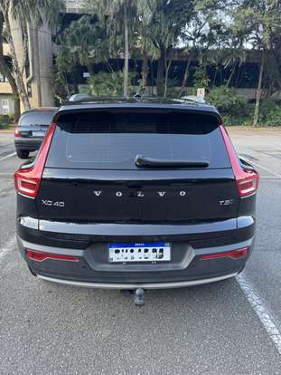 VOLVO-XC40-2020