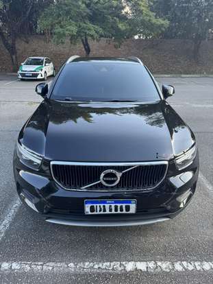 VOLVO-XC40-2020
