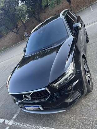 VOLVO-XC40-2020