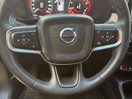 VOLVO-XC40-2.0 T5 GASOLINA MOMENTUM AWD GEARTRONIC VOLVO-XC40-2020