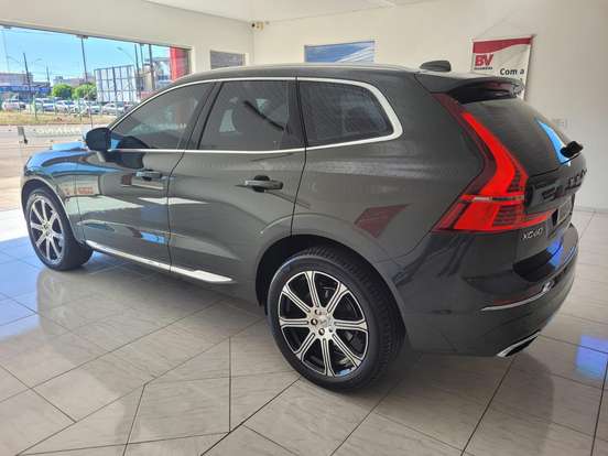 VOLVO-XC60-2018