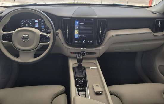 VOLVO-XC60-2018