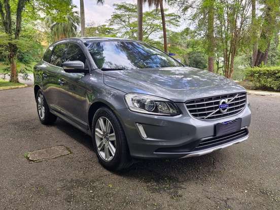 VOLVO-XC60-2017