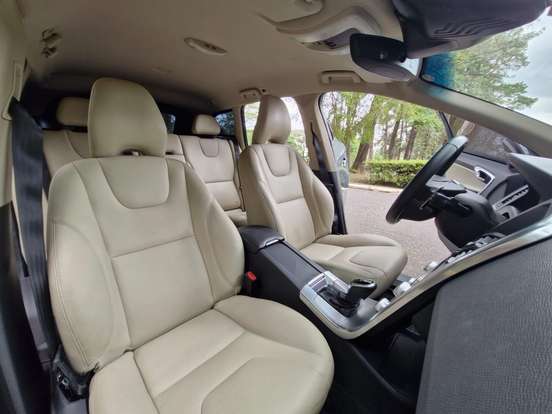 VOLVO-XC60-2017