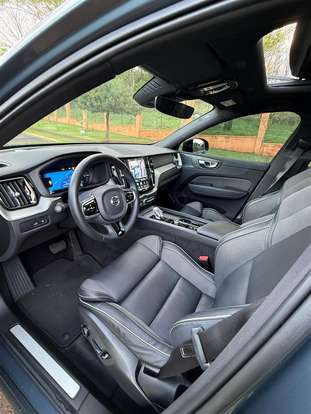 VOLVO-XC60-2023