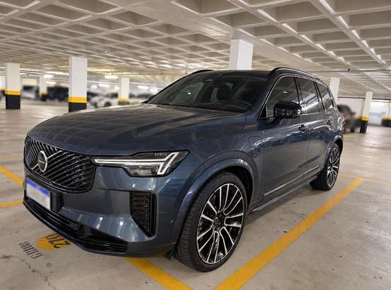 VOLVO-XC90-2025