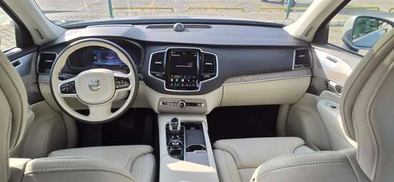 VOLVO-XC90-2023