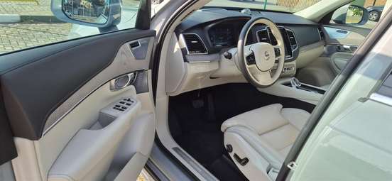 VOLVO-XC90-2023