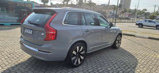 VOLVO-XC90-2023