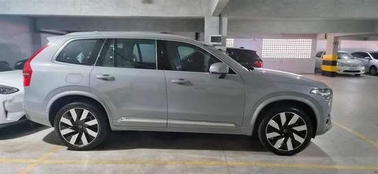 VOLVO-XC90-2023