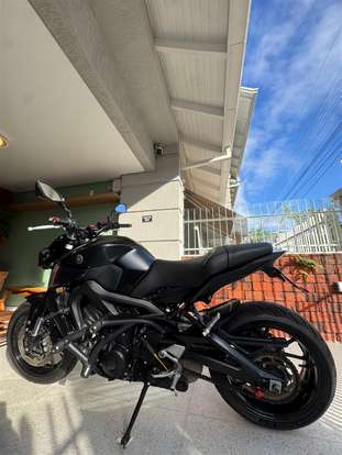 YAMAHA-MT-09-2021