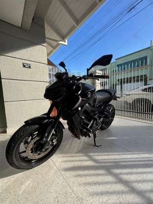 YAMAHA-MT-09-2021