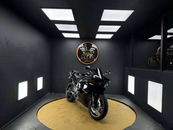 YAMAHA YZF R1 