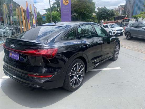 AUDI-E-TRON-2022