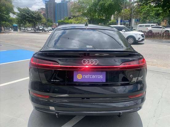 AUDI-E-TRON-2022