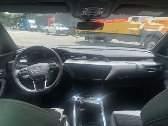 AUDI-E-TRON-2022