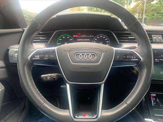 AUDI-E-TRON-2022