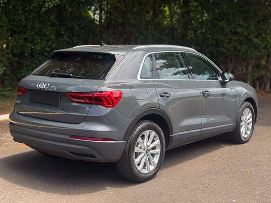 AUDI-Q3-2021