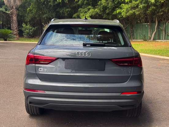 AUDI-Q3-2021