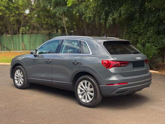 AUDI-Q3-2021