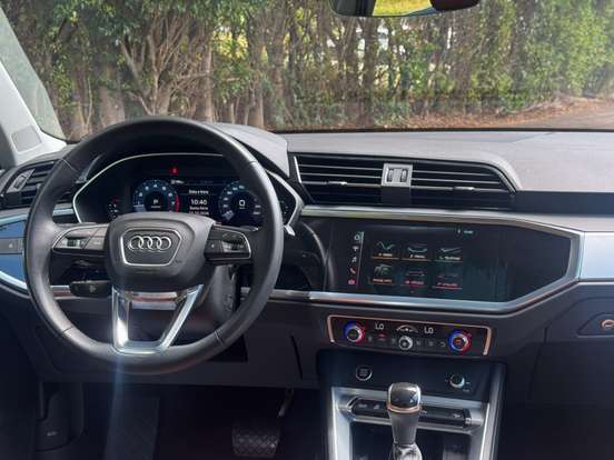 AUDI-Q3-2021